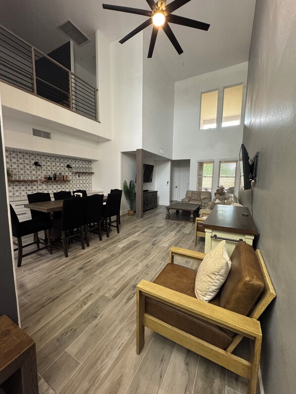 Interior - Modern Luxury Townhouse – 3-Suite Retreat (Mesa)