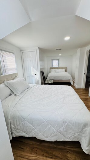 3 bedrooms, WiFi, bed sheets - Cozy, Charming Cape Home near DC (Alexandria)