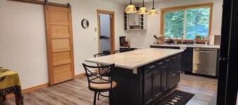 Gorgeous 2-bedroom home in Conkling Park-Dog friendly-perfect for relaxing stays