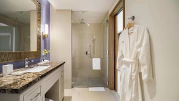 Classic Apartment, Balcony, Beach View | Bathroom