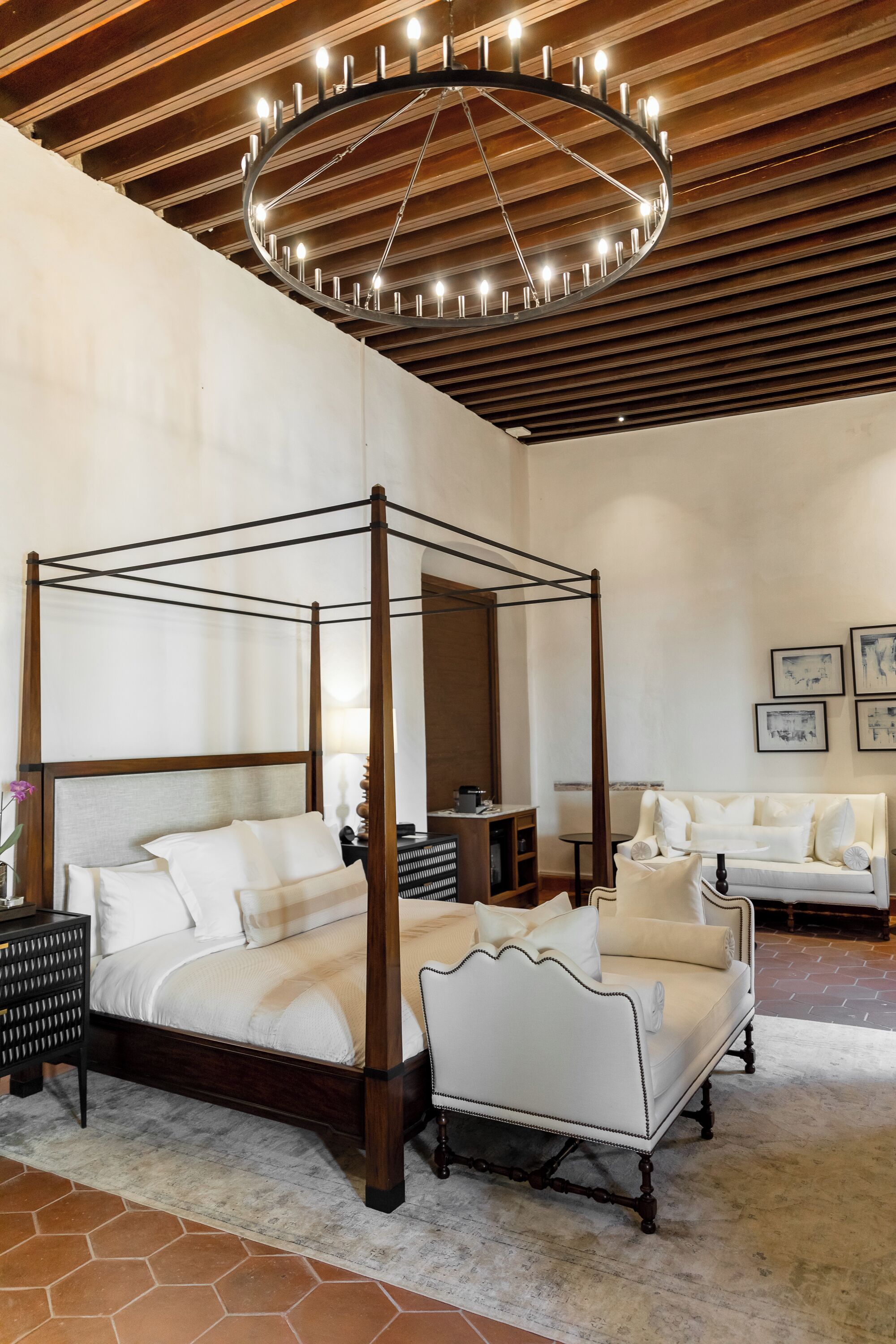 Minibar, caja de seguridad en la habitación y sistema de insonorización 