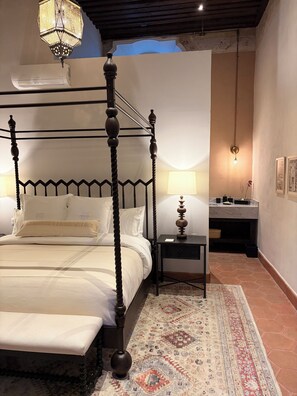 Minibar, in-room safe, soundproofing, free WiFi - Barbara Boutique Hotel  (San Miguel de Allende)