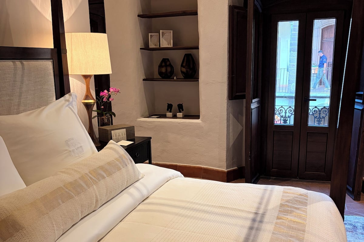 Deluxe Suite, Non Smoking, Garden View | Minibar, in-room safe, soundproofing, free WiFi