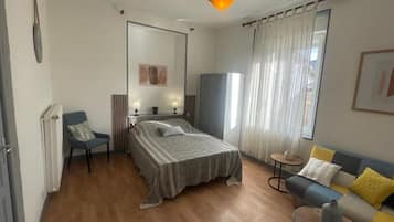 Iron/ironing board, WiFi, bed sheets