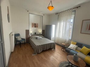 Iron/ironing board, WiFi, bed sheets