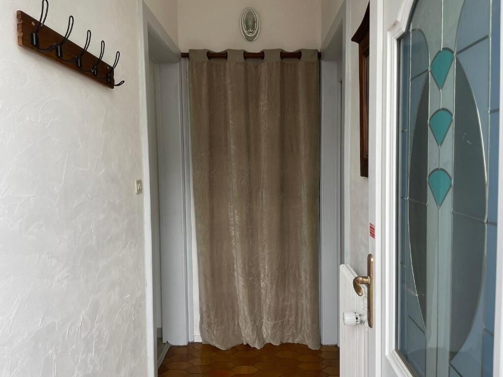 Haartrockner, Handtücher, Toilettenpapier