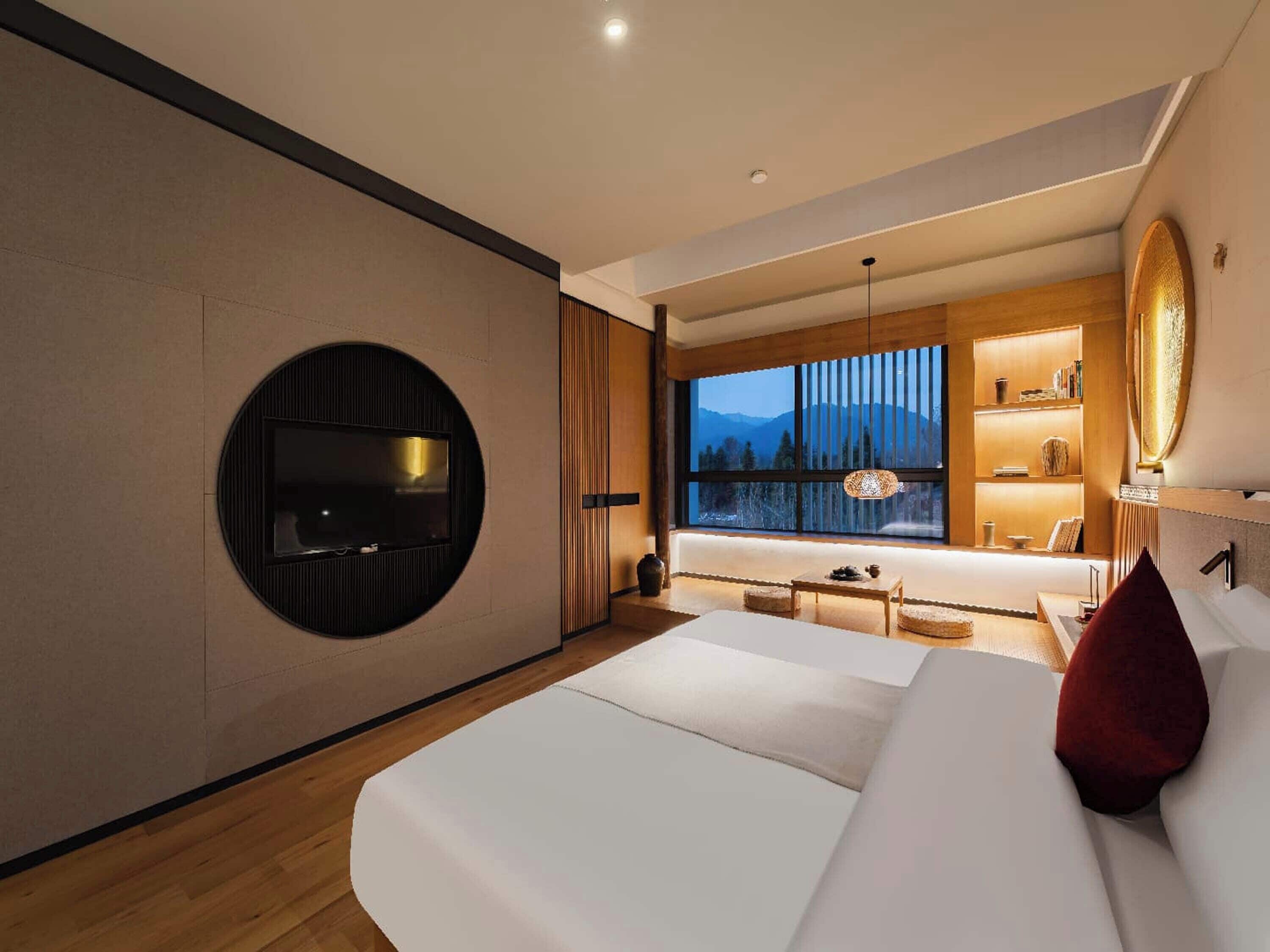 Minibar, escritorio, cortinas blackout y sistema de insonorización 