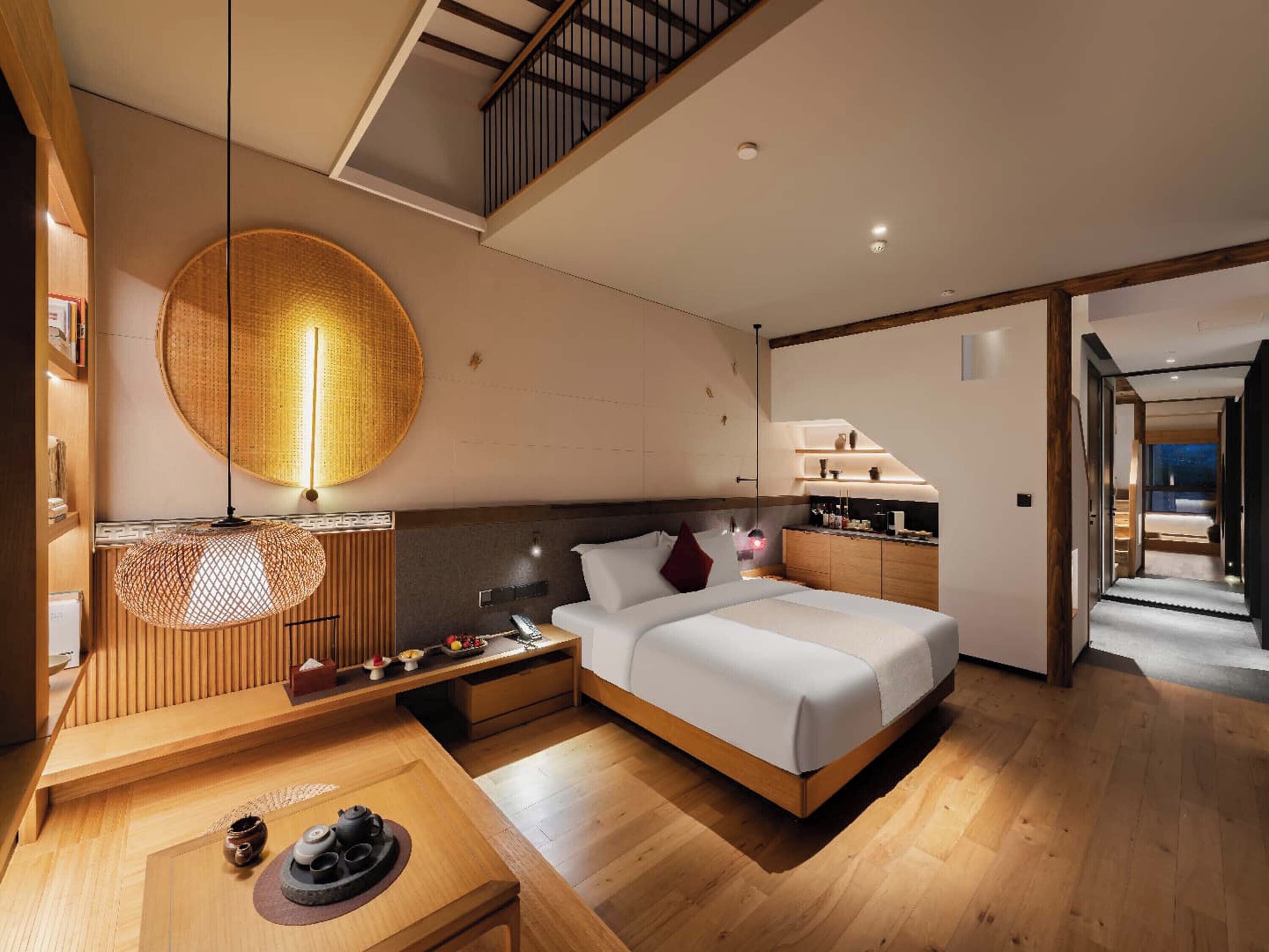 Signature suite, uitzicht op heuvels | Een minibar, individueel gedecoreerd, individueel gemeubileerd