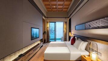 Minibar, individually decorated, individually furnished, desk