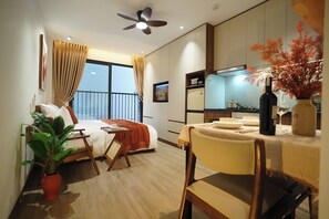 Shower, free toiletries, hair dryer, towels - Aurelia Apartments (Tay Ho)