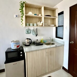 Private kitchen - Spacious family-friendly apartment with Balcony! (Muntinlupa)