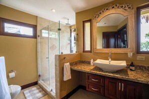 Shower, hair dryer, towels, soap - Amazing Mountain & Ocean Views (Playa Hermosa)
