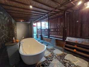 Deluxe Villa, Pool View | Deep soaking bathtub - D'Ethnic Ubud Joglo View Villas by EPS (Ubud)