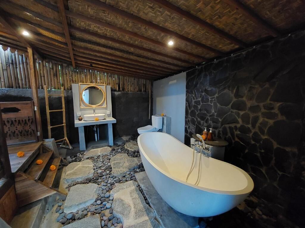 Deluxe Villa, Pool View | Bathroom | Separate tub and shower, bidet, towels, soap
