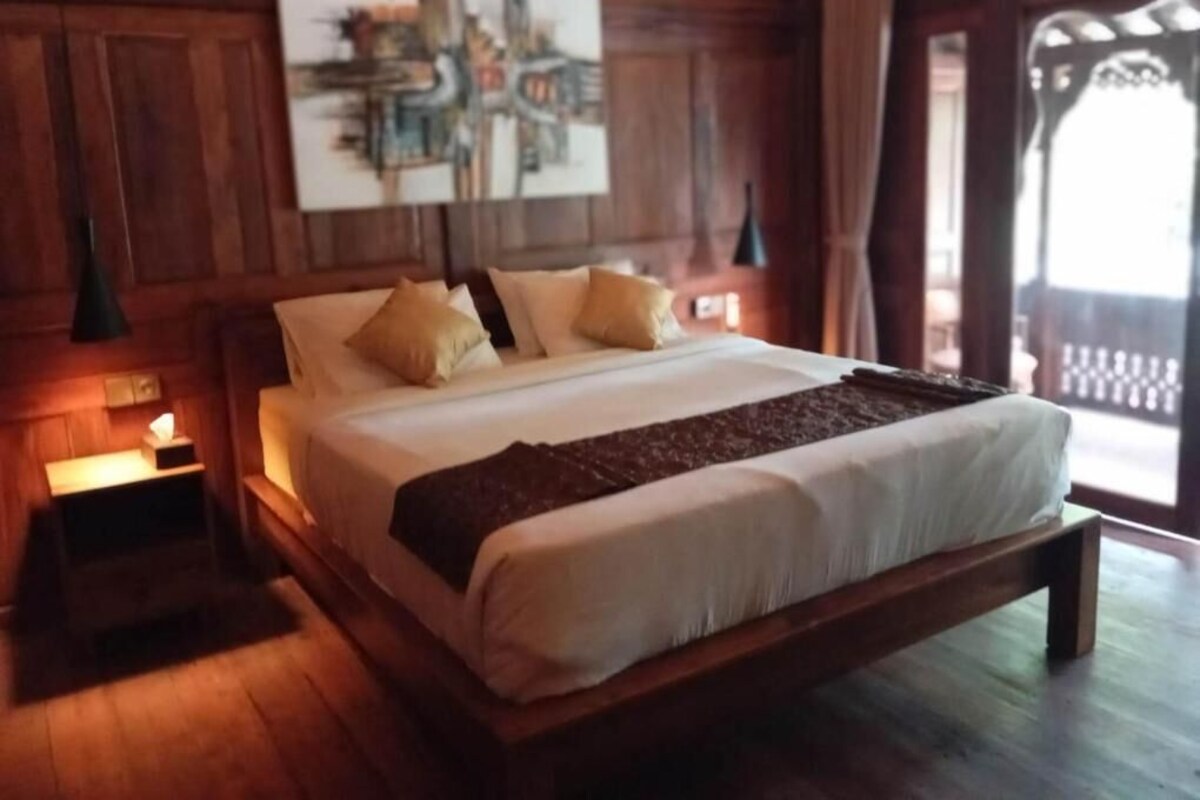 Deluxe villa, uitzicht op zwembad | Een minibar, geluiddichte muren, gratis wifi