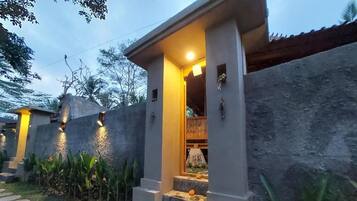 Junior Villa, Pool View | Minibar, soundproofing, free WiFi