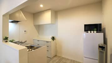 Basic Apartment, Non Smoking | Private kitchen | Full-sized fridge, microwave, stovetop, cookware/dishes/utensils