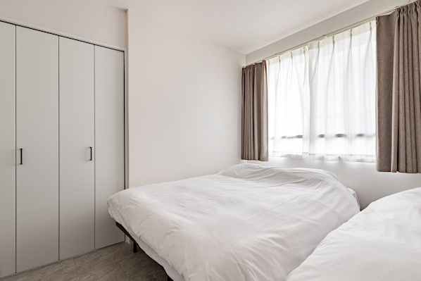Basic Apartment, Non Smoking | Desk, blackout drapes, iron/ironing board, free WiFi - Osaka Chikkou (Osaka)