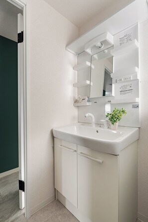 Basic Apartment, Non Smoking | Bathroom | Hair dryer, towels, soap, shampoo - Osaka Chikkou (Osaka)