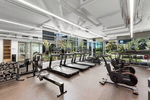 Fitness facility - Free parking - trackside apartment with pool, gym (Moonee Ponds)