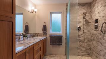 Shower, hair dryer, bidet, towels