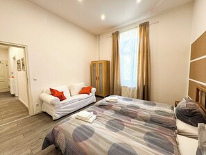 3 bedrooms, iron/ironing board, travel crib, free WiFi