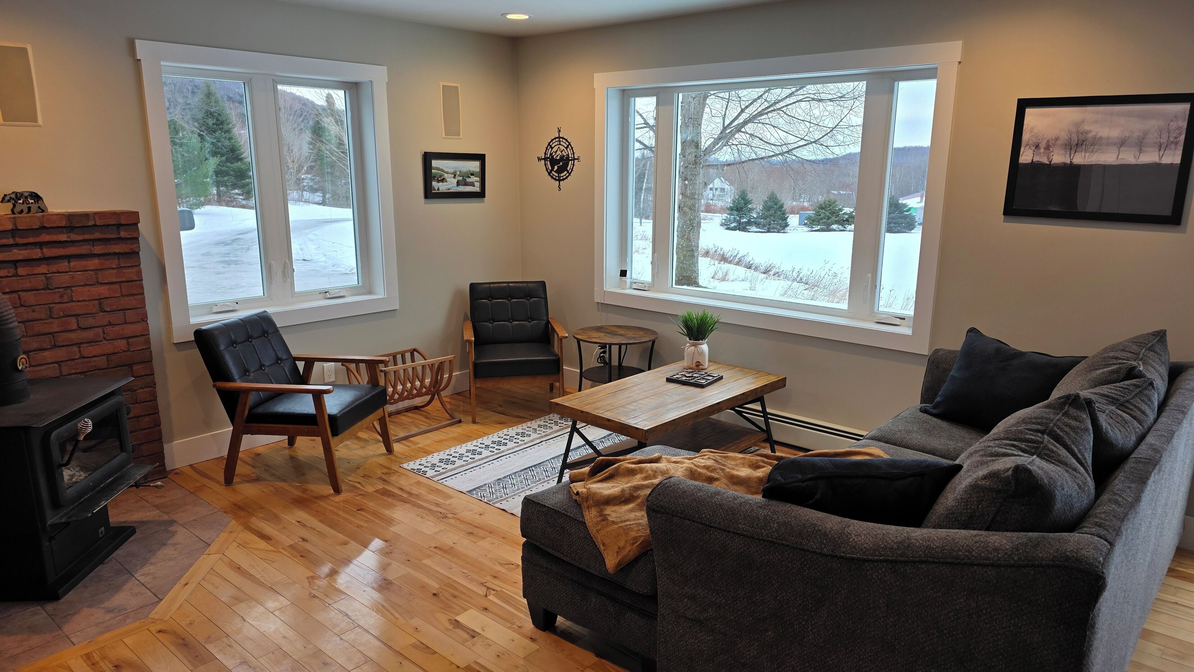 Smart TV, fireplace, stereo