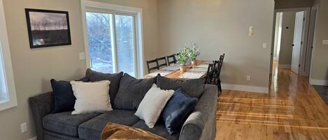 Smart TV, fireplace, stereo