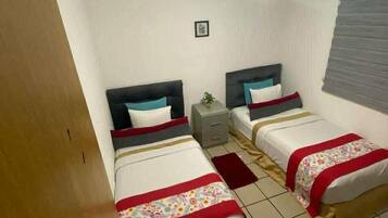 Familjelägenhet - utsikt mot staden | Strykjärn/strykbräda och gratis wi-fi