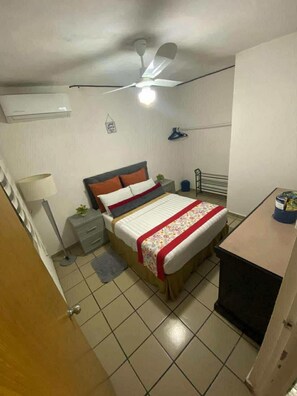 Departamento familiar, vista a la ciudad | Tabla de planchar con plancha y wifi gratis 