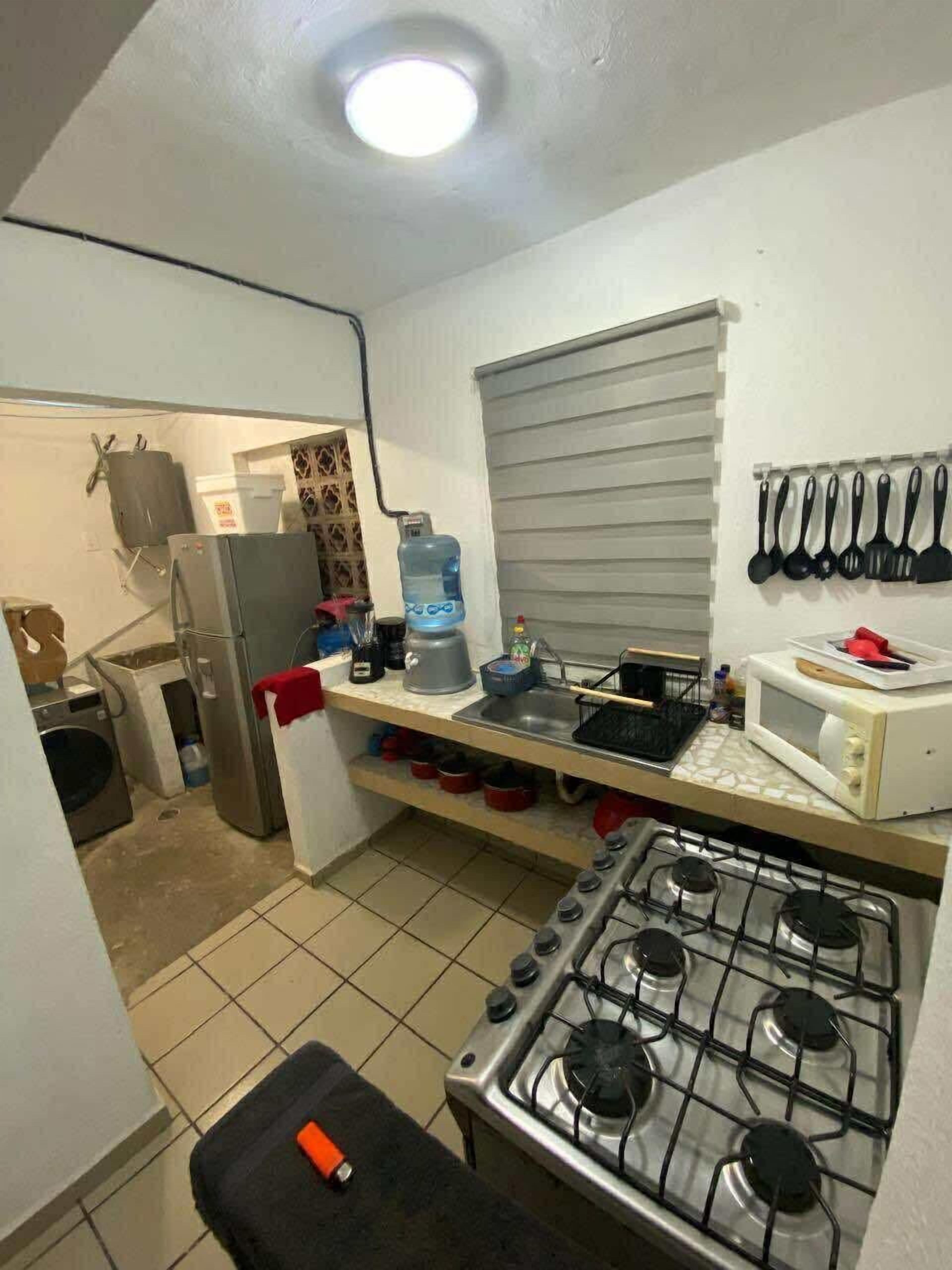 Spishäll och grytor/köksredskap