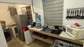 Spishäll och grytor/köksredskap