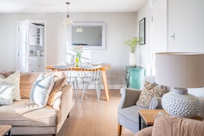 TV - 2 Truman Lodge, Thorpeness (Thorpeness)