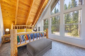 4 bedrooms, desk, iron/ironing board, travel cot