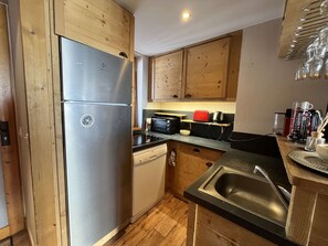 Refrigerador, horno, lavavajillas y tostadora 