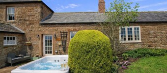 Drake's Rest, Kirklinton -  a cottage that sleeps 2 guests  in 1 bedroom