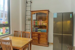 Dining - Aura Luxury Homestay  4-Bedrooms balcony CityCenter near Beach (Nha Trang)