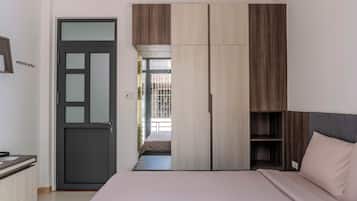 Tabla de planchar con plancha y acceso a internet