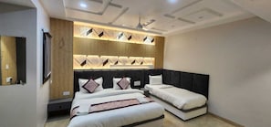 Superior Room | Free WiFi - Hotel Varanasi Heritage (Varanasi)