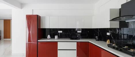 Apartment (2 Bedrooms) | Private kitchen | Microwave, blender, cookware/dishes/utensils