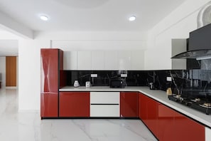 Apartment (2 Bedrooms) | Private kitchen | Microwave, blender, cookware/dishes/utensils - Casa Miro by Red Olive 4bhk Hebbal Bangalore (Bengaluru)