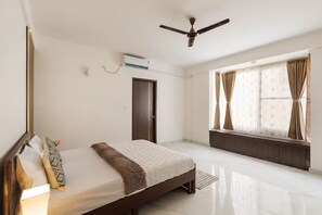 Apartment (2 Bedrooms) | 4 bedrooms, laptop workspace, iron/ironing board, bed sheets