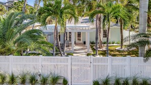 Exterior - Pass A Grille (St. Pete Beach)