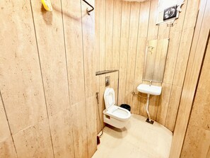 Shower, rainfall showerhead, free toiletries, bidet - Premium Hotel A Palace near Main Temple (Ujjain)