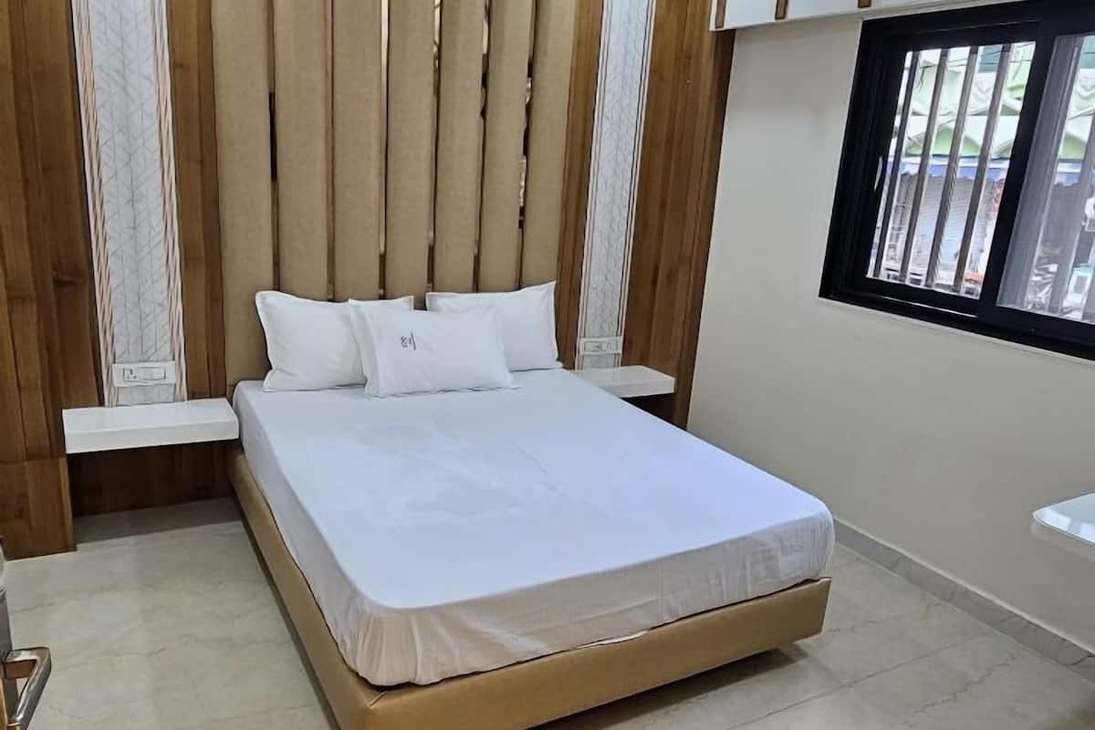 Premium Double Room | Premium bedding, desk, free WiFi, bed sheets