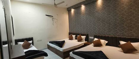 Familieværelse | Ekstra senge (tillægsgebyr), gratis Wi-Fi, sengetøj