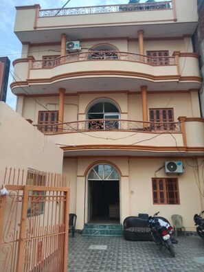 Exterior - Manglam Guest House (Varanasi)
