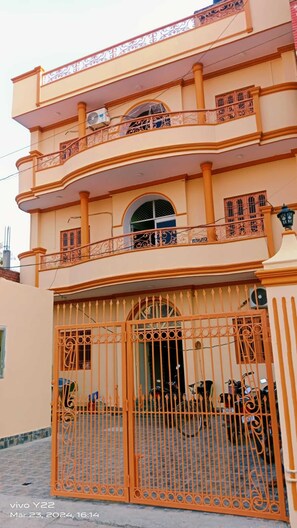 Exterior - Manglam Guest House (Varanasi)