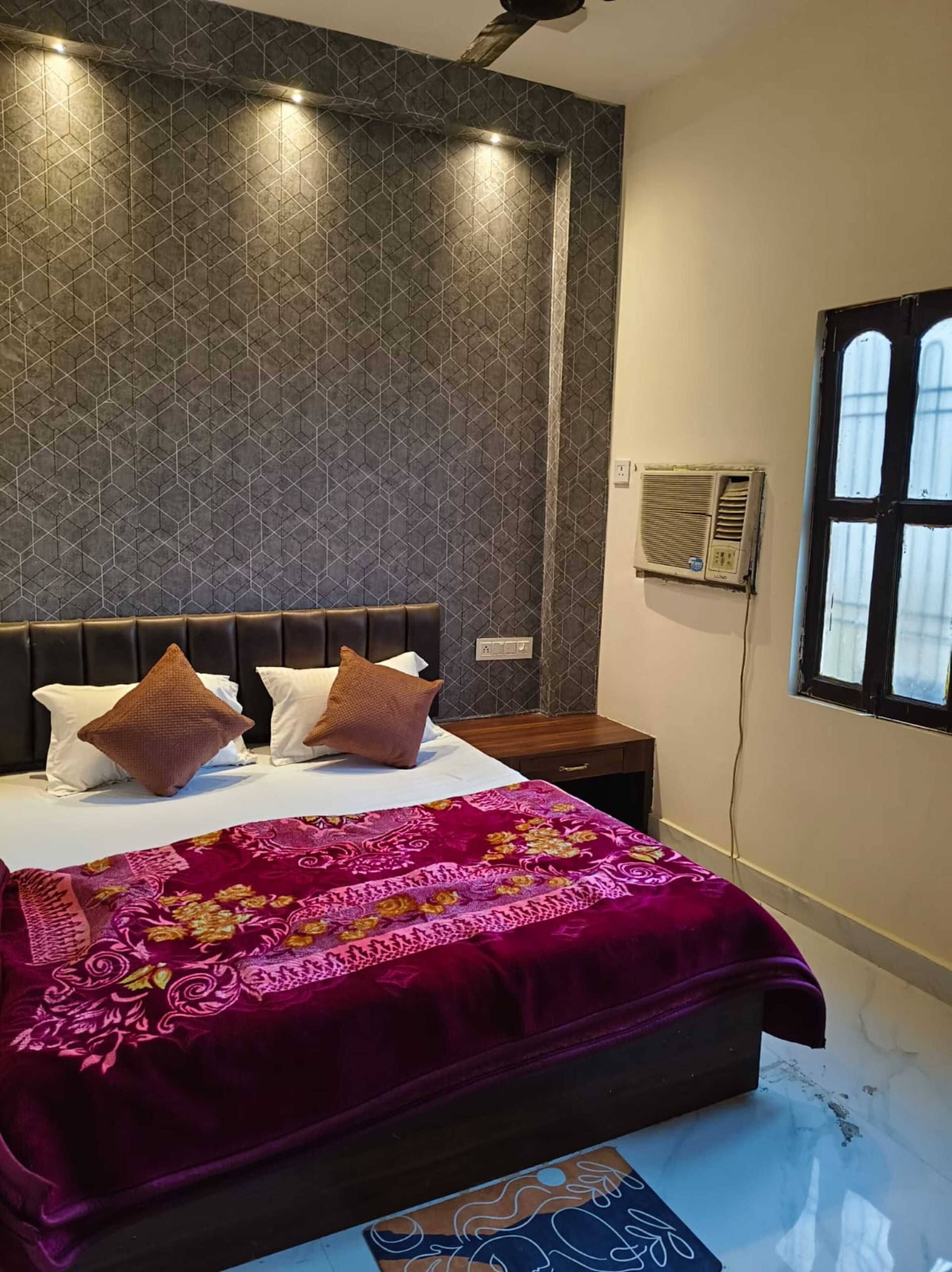 Rollaway beds, free WiFi, bed sheets