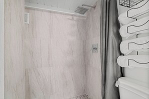 Bathroom - El Balcón Art Loft – Old San Juan (San Juan)